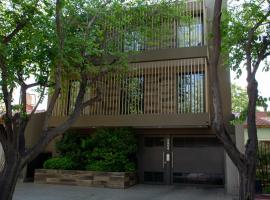 Dos Deptos. para 4 y 6 personas. Agradables y Vistosos. c/Cocheras, hôtel à La Cieneguita