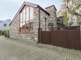 Ddol Helyg Barn, cottage in Cwm-y-glo