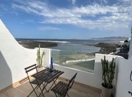 Acogedora casa con vistas al mar, hotel in Caleta de Caballo