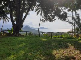 World's View Wild Camping Salaszoi, Principe Island、Santo Antónioのバケーションレンタル