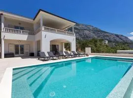Camadra Villa