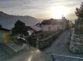 Casa Vacanze Da Ingrid & Max per 6 persone, hotel in Saint-Christophe