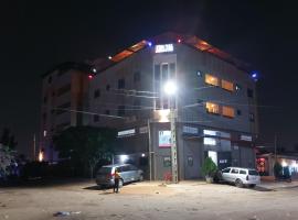Royal Blue Guest House & Bar, hotel in Lomé