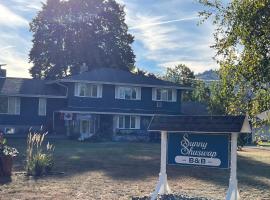 Sunny Shuswap B&B, hotel with parking in Chase
