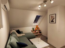 Dachgeschosswohnung mit Klimaanlage in bester Lage – hotel w mieście Menden