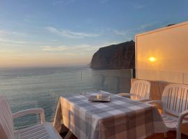 Los Gigantes in front of Sea – hotel w mieście Acantilado de los Gigantes