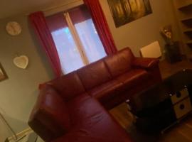 Maisonette de plain pied à 5 à pied de la gare de denain., ξενοδοχείο σε Denain