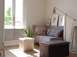 PARIS AUTHENTIC HOUSE Small, bright and calm studio, hotel near Gentilly RER Station, Paris