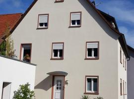 Wohnen im Springerhof, hotel com estacionamento em Lohr