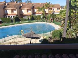 Adosado playa Islantilla campo de golf, hotell i Huelva