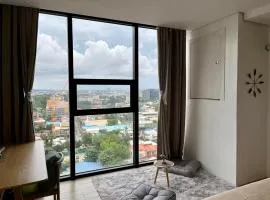 Condo in Cebu City Meridian with Netflix and WIFI, near Ayala and IT Park U03