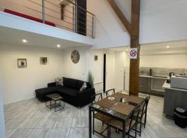 Le Familiale climatisé & Wi-fi, hotel v destinaci Paroy-sur-Tholon