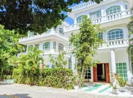 18br up to 50guest Castillos Playacar walk to Beach and 5th Ave 1000Mbps