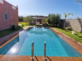 DAR MORAD villa entière avec piscine privée ds une ferme de 4Ha, cottage à Marrakech