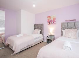 TMS Cheerful 5BDR house! Thurrock! Free Parking!, hotell i Stanford le Hope