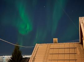 Cozy little house in Tromsø city, hotell i nærheten av Botanisk hage i Tromsø