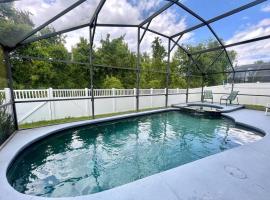 Luxury Disney Family Villa (5-Bedroom, pool & spa), hotel in Kissimmee