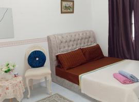 Izzah Homestay, hotel with parking in Kota Bharu