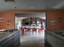 ღ Villa des Astres 850 m2 - Piscine, Sauna, Hammam, & Salle de Cinéma, hotel a La Noue