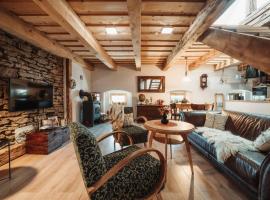 ČÁKYHO KÚRIA - mezonetový apartmán s krbom a saunami