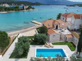 Holiday Villa Mirce - Lovište, hôtel à Lovište