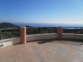 Villa Serenity a luxury relaxing retreat with swimming pool in Kymi Euboea, hótel í Paralía Kímis