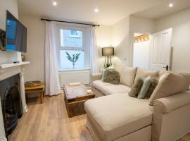 Lemon Cottage- Stylish & Modern Home - Town Centre, holiday home in Newton Abbot
