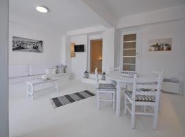 Fully renovated apartment in the heart of Ioulida on the island of Kea, готель у місті Іуліда