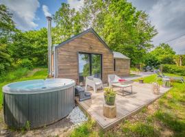 Holiday home 'Be Chalet' in the heart of nature in Ferrieres, huvila kohteessa Ferrières