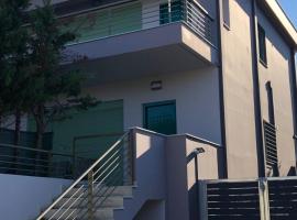 Kakovatos - Luxury sea apartment “Roberta” 66m2, khách sạn sang trọng ở Kakóvatos