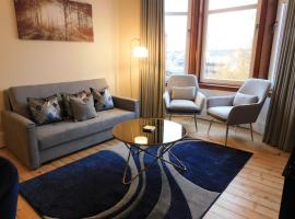 Beautiful & spacious 2 bed apt in Glasgow West End, hotel s parkovaním v destinácii Glasgow