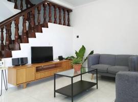 Grand Height Homestay 7A 10pax 4Rooms, vacation home in Sibu