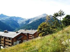 T3 lumineux 7 pers, 100m des pistes, parking couvert, casier à skis, proche commerces et loisirs. - FR-1-262-115, Hotel in Les Estaris