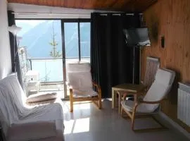 Maxi-studio 6 pers avec balcon sud, proche commerces et sports, accès pistes navette gratuite - FR-1-262-155