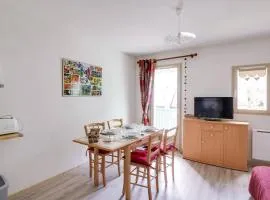 Chalet Duplex 4 Pers. avec Parking, Proche Télécabine et Commerces, Ski à 1700m - FR-1-401-39