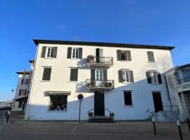 T2 lumineux en centre-ville à Cambo-les-Bains avec animaux tolérés - FR-1-495-79