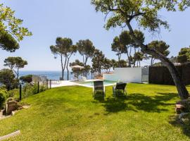 Luxury Villa in front of the beach POPETA, Hotel in Calella de Palafrugell