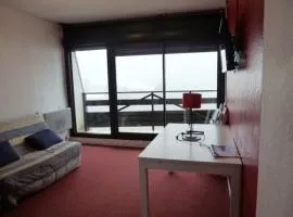 Studio 6 pers au pied des pistes avec balcon, casier à skis et parking gratuit - FR-1-602-27