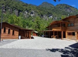 Illi Lodge & Hostel, hotel a Ranco