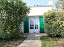 Maison de Vacances à St-Georges-d'Oléron - 6 Couchages, Proche Plage, Terrasse, Parking, Ménage Inclus - FR-1-246A-69