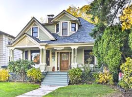 Historical Portland Home Less Than 2 Mi to Downtown!, спа-готель у Портленді