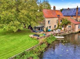 Finest Retreats - Islip Mill House - Beautiful Riverside Home, cottage in Islip