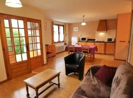 Appartement lumineux 75m² pour 4, coeur Arêches, terrasse, 2 chambres, parking privé, proche tout - FR-1-342-236