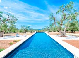 Mediterranean Villa Fòra with Sea View Pool、スペッキオッラのホテル