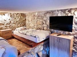 Stone room-Kamena soba, hotel di Šipovo