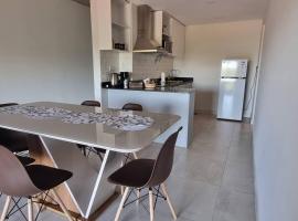 Cómodo apartamento nuevo, zona aeropuerto!, holiday rental sa Luque