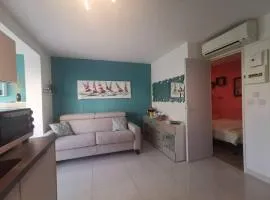 Charmant T2 climatisé, proche mer, parking, terrasse, pour 2 personnes à Agde - FR-1-607-109