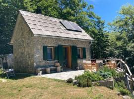 Planinska kuća na Velebitu, s pogledom na more, hotel em Alan Stinički