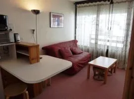 Studio 4 pers avec balcon sur les pistes, parking gratuit, casier à skis et kitchenette aménagée - FR-1-602-32