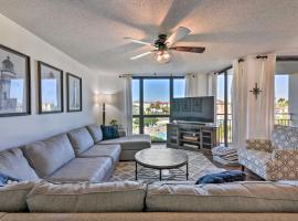 Airy Destin Condo with Pool - Walk to Private Beach!, spa hotel in Destin